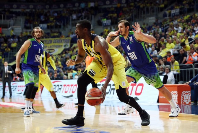 Fenerbahçe Farklı Yendi
