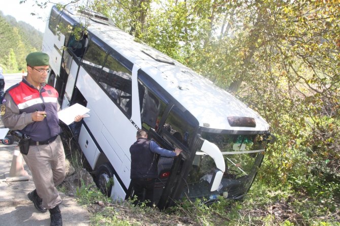 Yolcu Otobüsü Dereye Uçtu