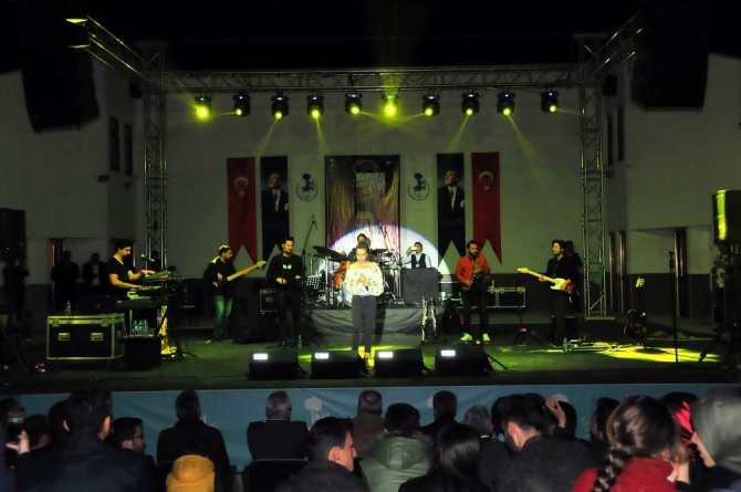 Akşehir’de Tuğba Yurt Konseri