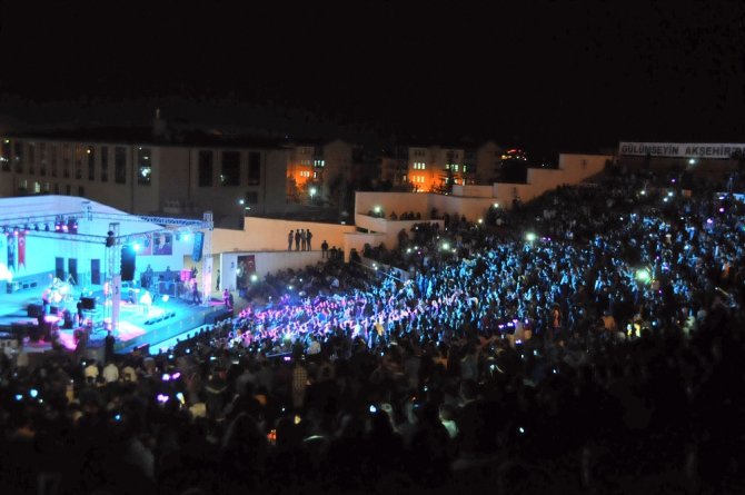 Akşehir’de Tuğba Yurt Konseri