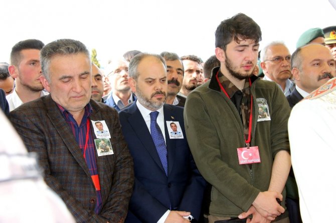 Şehidin Cenazesinin Başından Bir An Olsun Ayrılmadılar