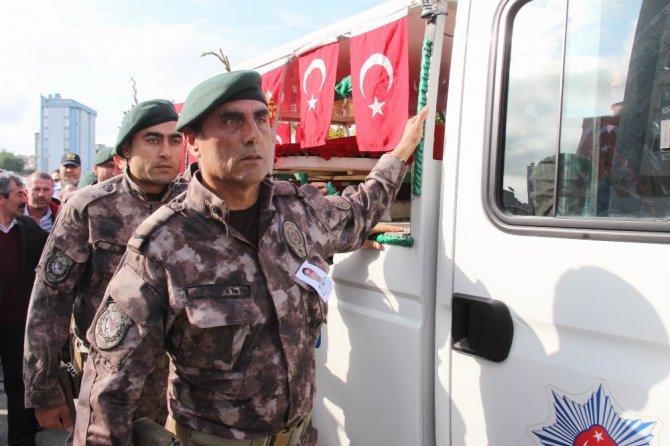 Şehidin Cenazesinin Başından Bir An Olsun Ayrılmadılar