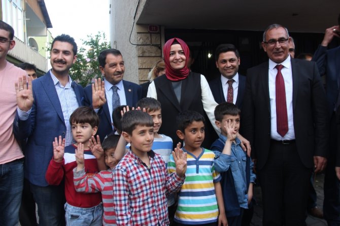 Bakan Sayan’dan Şehit Ailelerine Ziyaret