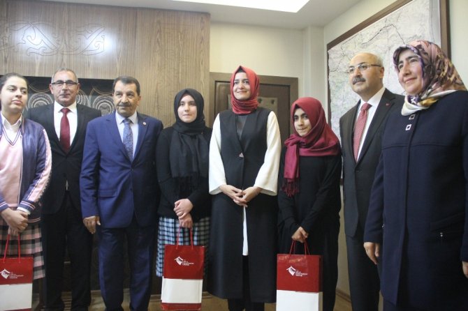 Bakan Sayan’dan Şehit Ailelerine Ziyaret