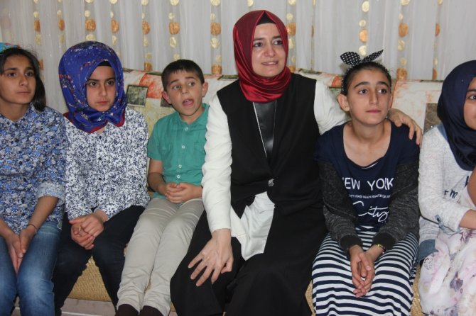 Bakan Sayan’dan Şehit Ailelerine Ziyaret