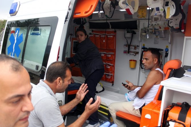 Antalya’da Servis Minibüsü Devrildi: 5 Yaralı