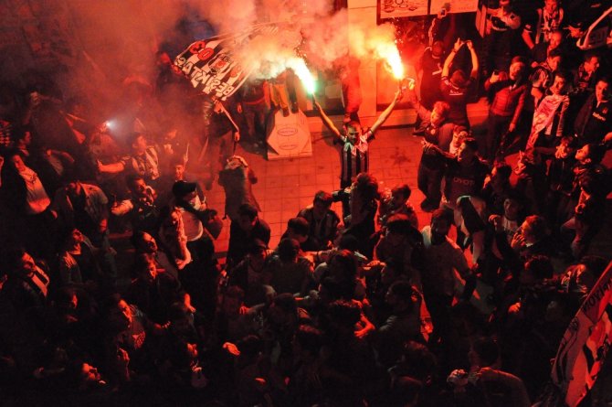 Yurtta Siyah Beyaz Coşku