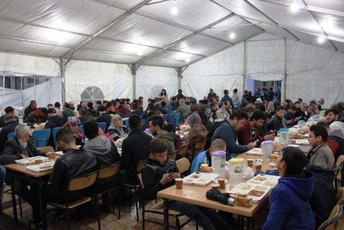Artvin İlk İftarını Birlikte Yaptı