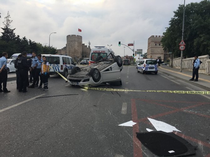 İstanbul’da Otomobil Minibüse Çarptı: 1 Ölü