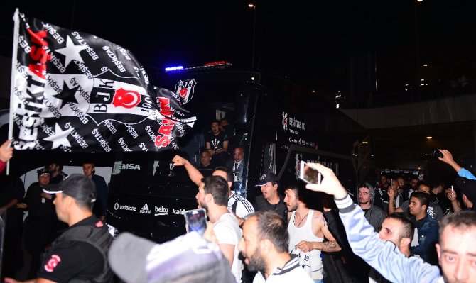 Beşiktaş İstanbul’da Coşkuyla Karşılandı