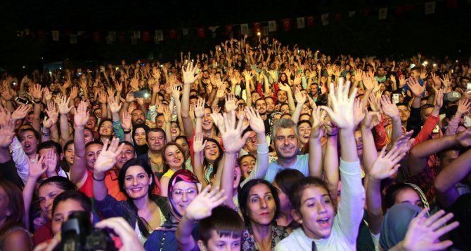Mustafa Ceceli’den Unutulmaz Konser