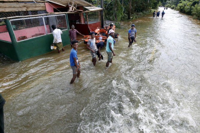 Sri Lanka Ve Doğu Hindistan’da Sel: 200 Ölü