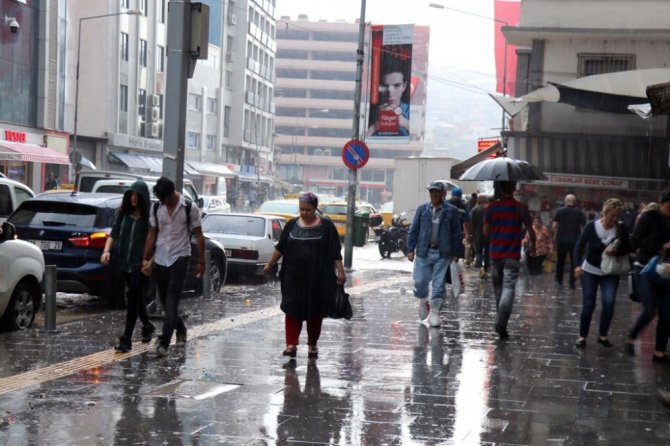 İzmir’de Her Yağmur Sonrası Alışıldık Manzara