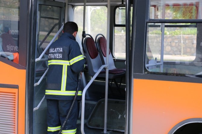 Yolcu Otobüsünde Yangın: 5 Yaralı