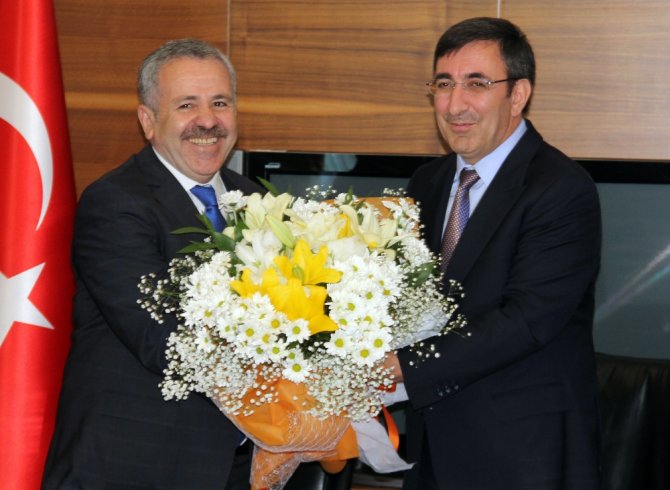 Ak Parti’de Devir Teslim