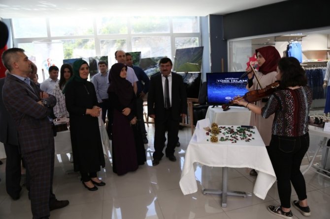 Artvin’de Kız Öğrenci Yurdundan Yıl Sonu Sergisi