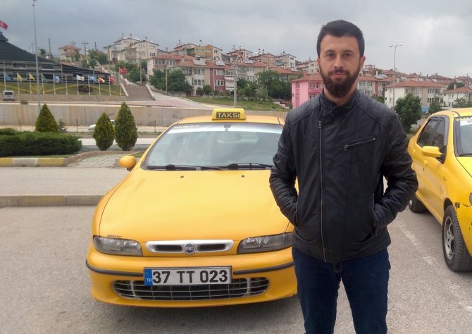 Taksisine Binen Adamdan Şüphelendi Ve...
