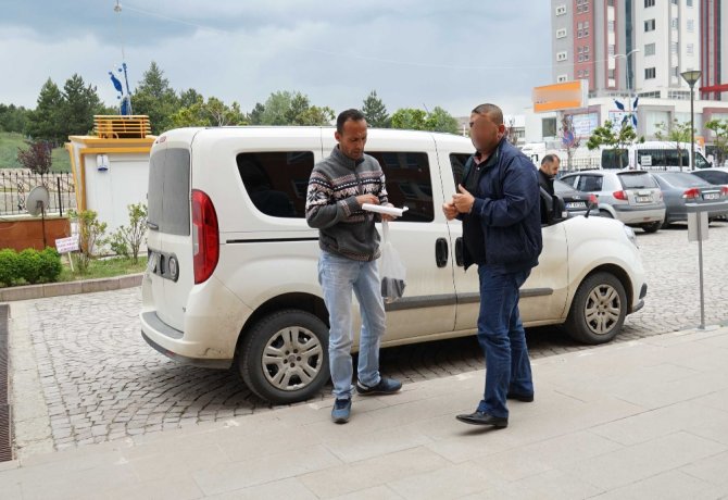 Taksisine Binen Adamdan Şüphelendi Ve...