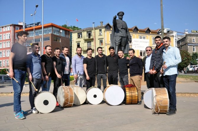 Giresun’da Ramazan Davulcularının Korsan Davulcu Eylemi