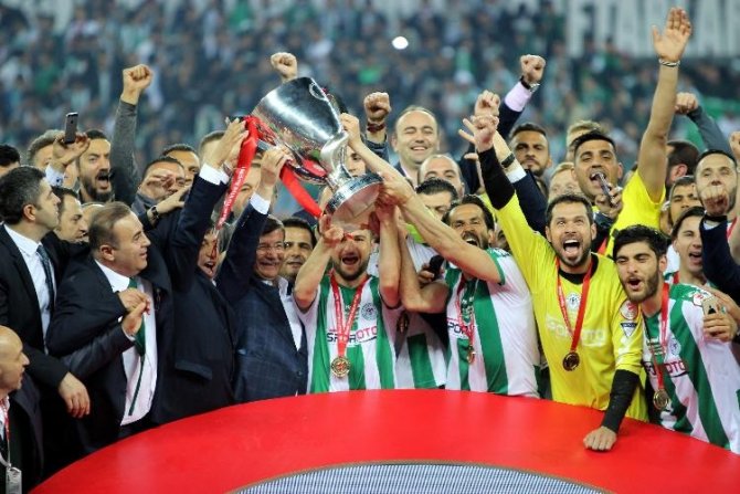 Şampiyon Kupasını Aldı