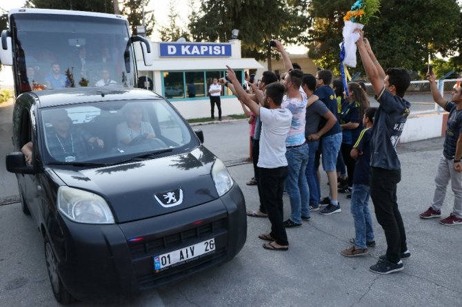 Fenerbahçe Kafilesine Sönük Karşılama