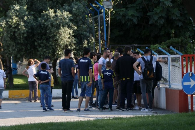 Fenerbahçe Kafilesine Sönük Karşılama
