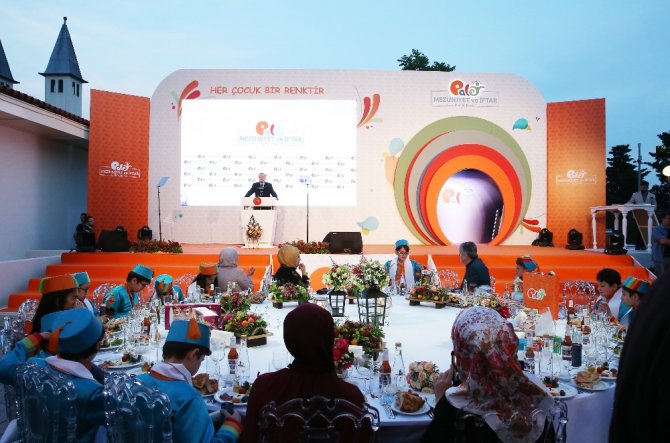 Cumhurbaşkanı Erdoğan Torununun Mezuniyet Heyecanını Paylaştı