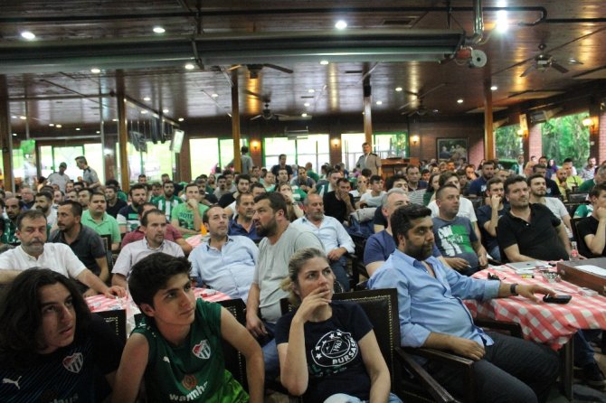 Bursasporlu Taraftarların Ligde Kalma Sevinci