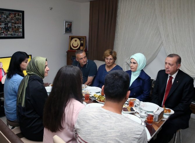 Cumhurbaşkanı Erdoğan 15 Temmuz Şehidinin Evinde İftar Yaptı