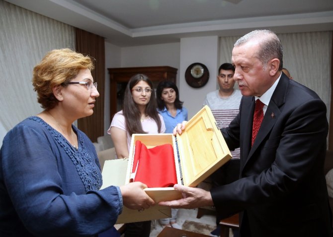Cumhurbaşkanı Erdoğan 15 Temmuz Şehidinin Evinde İftar Yaptı