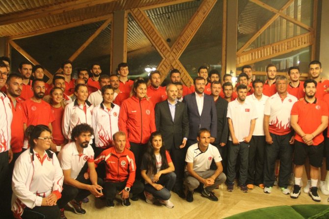 Bakan Kılıç Milli Sporcuları Ziyaret Etti