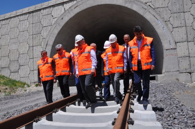 Bakü-tiflis-kars Hattının Türkiye Ayağı...