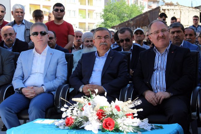 Bakan Yılmaz’dan O Rektöre Tepki