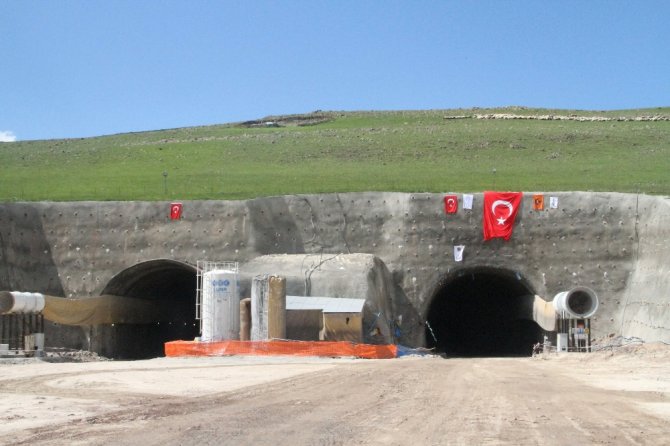 Bakan Arslan: Terörle Mücadele Kadar Kalkınma Da Önemli