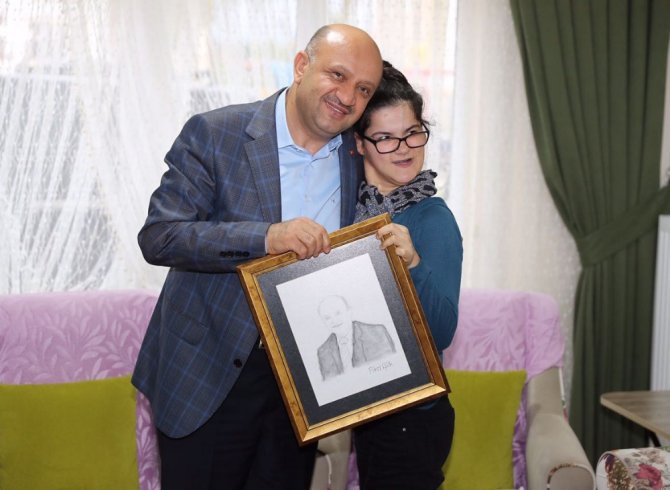 Cumhurbaşkanı Erdoğan’ın Portresini Çizen Gülşah’a Misafir Oldu