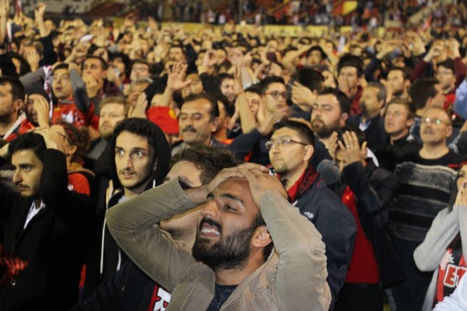 Eskişehirspor Taraftarı Yıkıldı