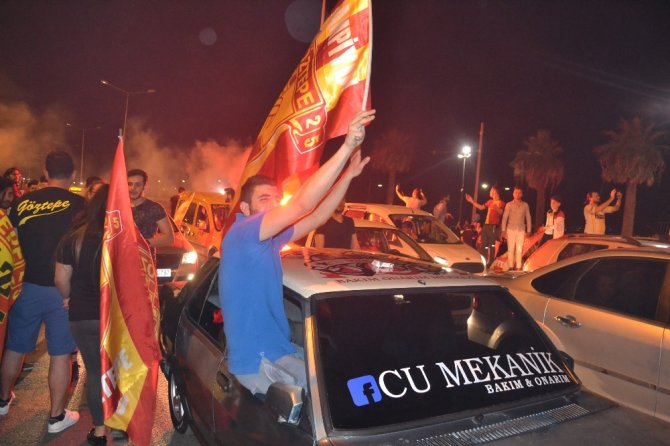 İzmir Sabaha Kadar Uyumadı