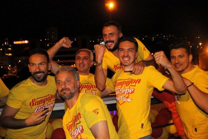 Göztepe Kupayla Turladı