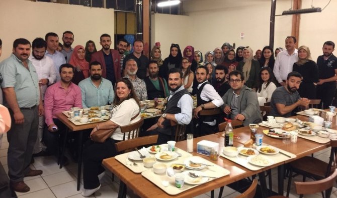 Payitaht Ekibi Sevenleriyle İftar Yemeğinde Buluştu