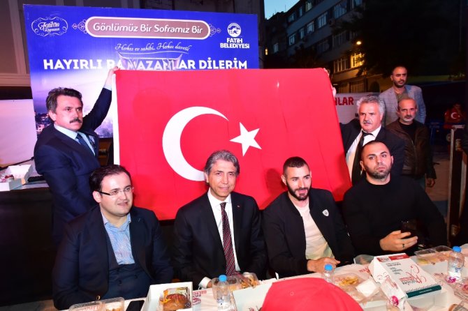Real Madrid’in Yıldızı Fatih’te İftar Programına Katıldı