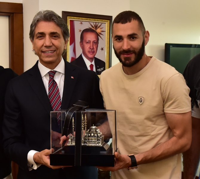 Real Madrid’in Yıldızı Fatih’te İftar Programına Katıldı