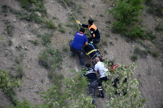 Gümüşhane’de Hafriyat Kamyonu Devrildi: 1 Ölü