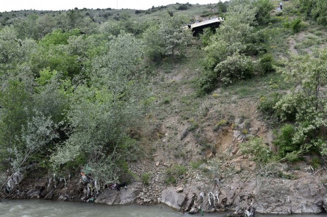 Gümüşhane’de Hafriyat Kamyonu Devrildi: 1 Ölü