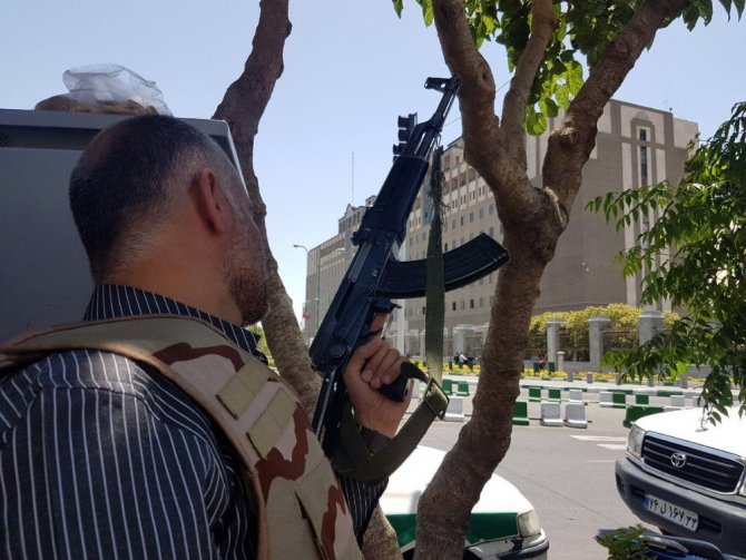 İran’da Çifte Terör Saldırısı: 12 Ölü, 39 Yaralı