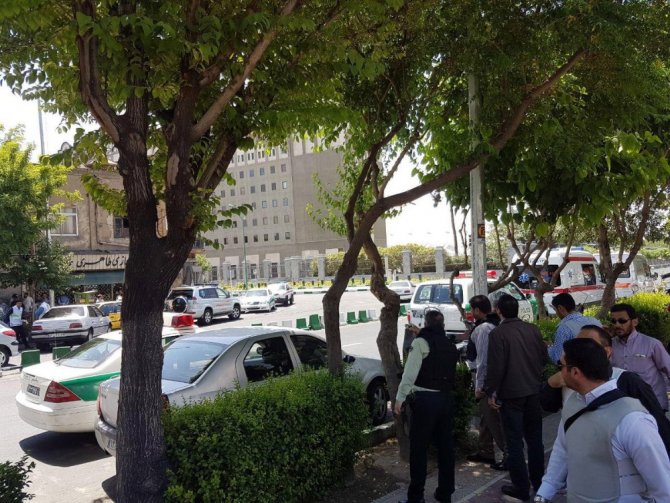 İran’da Çifte Terör Saldırısı: 12 Ölü, 39 Yaralı