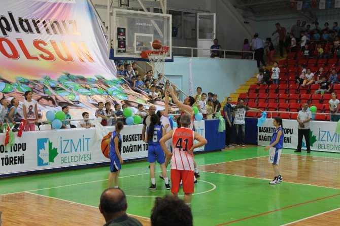 Hidayet Türkoğlu 10 Bin Basketbol Topu Dağıttı