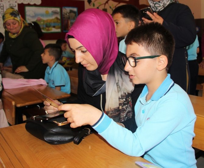 Trabzon’da 140 Bin 245 Öğrenci Karnelerini Alarak Tatile Girdi