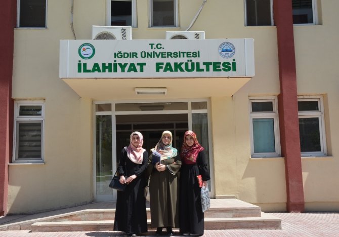 Anne-kız Aynı Dönem Mezun Oldu