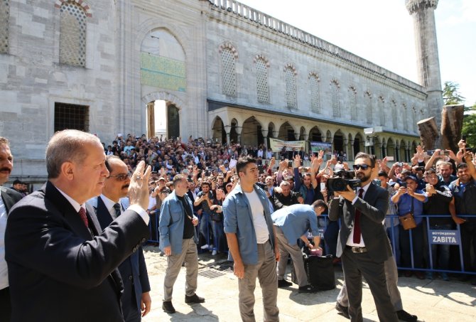 Cumhurbaşkanı Cuma Namazını Sultanahmet Camii’nde Kıldı