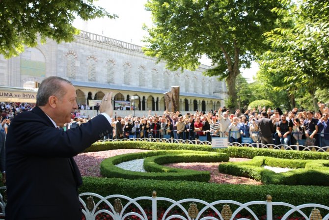 Cumhurbaşkanı Cuma Namazını Sultanahmet Camii’nde Kıldı